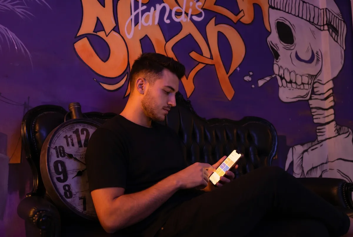 Book in a Click — Handi's Barbershop